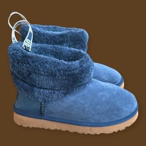 Ugg women’s cozy ankle Blue Suede sheepskin Boots size 6